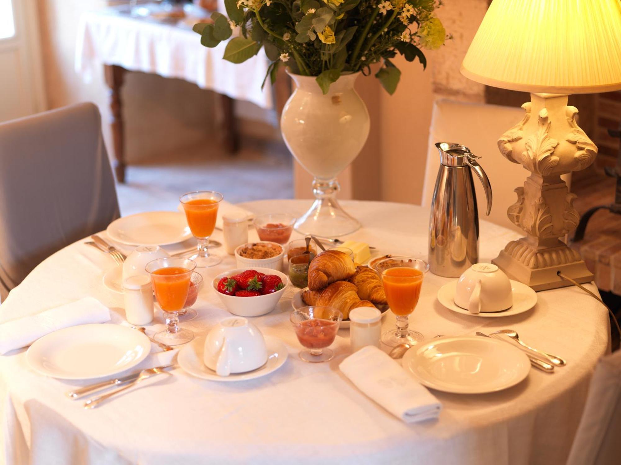 Les Demeures De Marie Bed & Breakfast Pace  Exterior photo